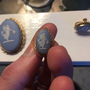 Lot of 2 1980s Wedgewood Cameo clip earrings.